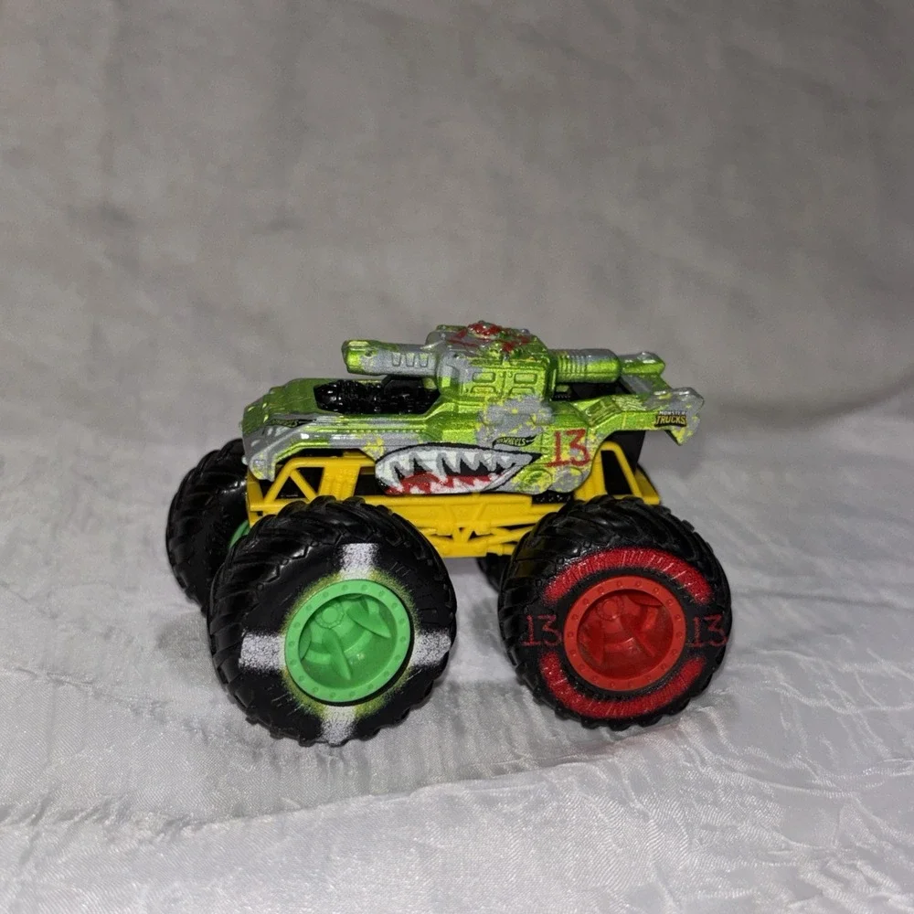 Hot Wheels Monster Truck  Invader Camo Tank 1:64 Diecast Monster Truck